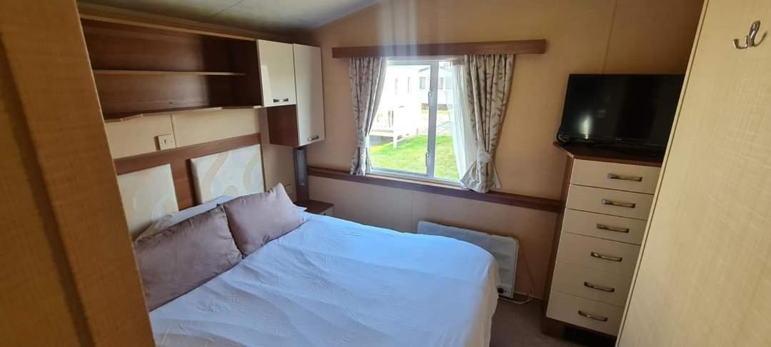 Lyons Robin Hood Hotel Meliden Екстериор снимка