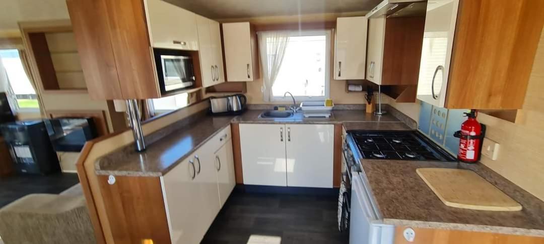 Lyons Robin Hood Hotel Meliden Екстериор снимка