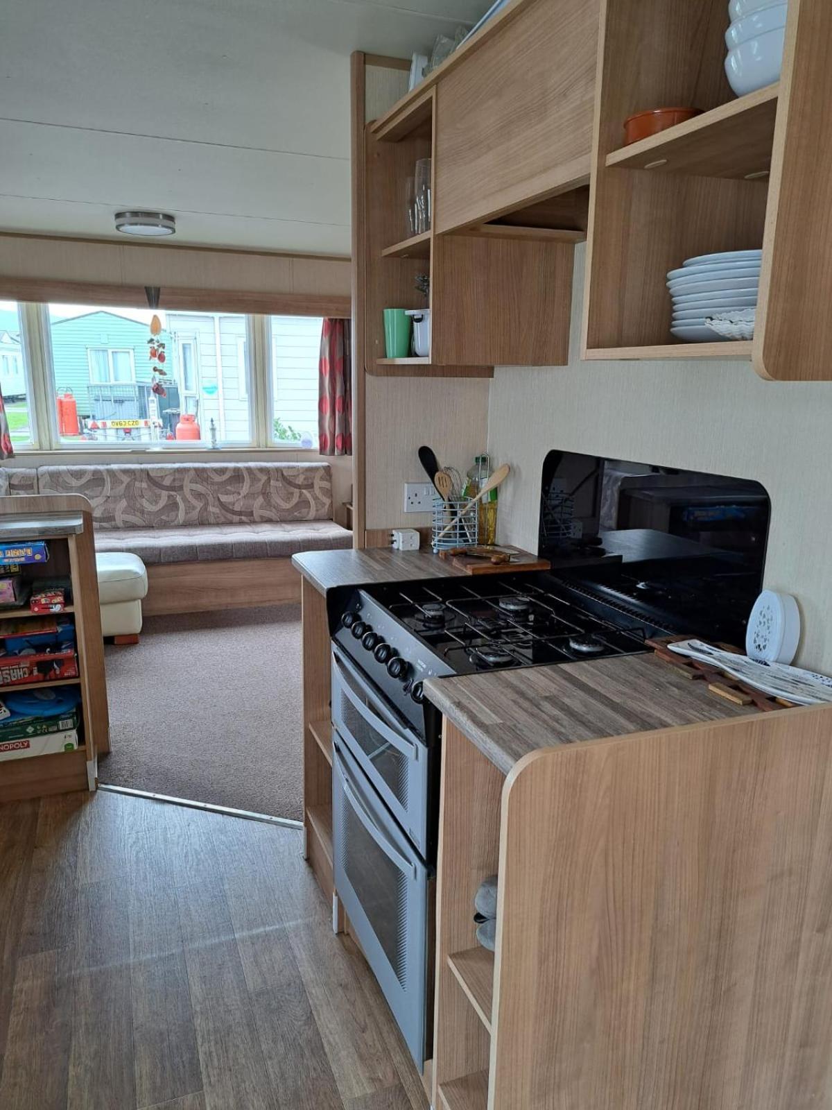 Lyons Robin Hood Hotel Meliden Екстериор снимка